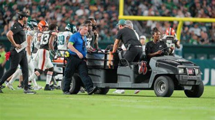 Aubrey Burks injury update: West Virginia safety carted off after collision vs TCU