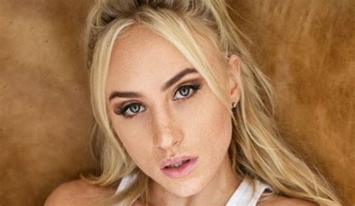 
Lauren Dascalo Height, Weight, Net Worth, Age, Birthday, Wikipedia, Who, Nationality, Biography 